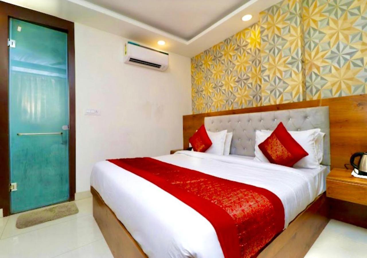 Hotel The Glory Near Delhi International Airport Új-Delhi Kültér fotó